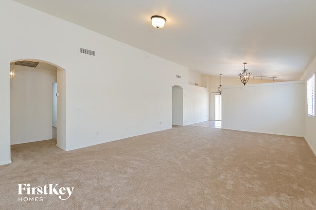Photo - 3114 S Vaughn Dr