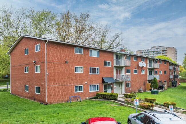Photo - 135 Connaught Avenue