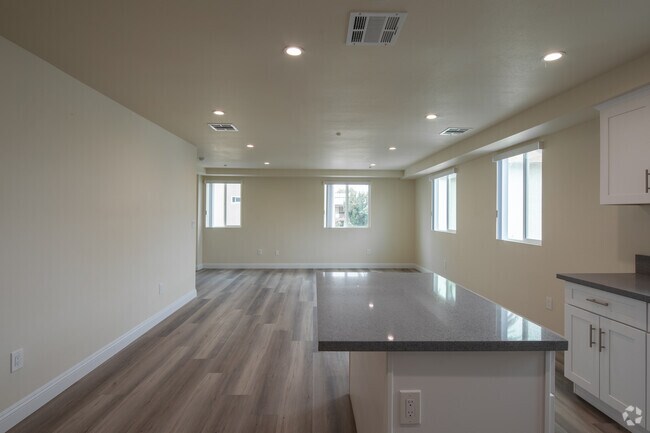 4HAB, 4BA - 1820 Orchard Ave