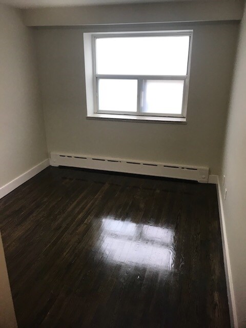 Photo - MIMICO WATERFRONT PARK, UNIQUE RENOVATED ART DECO BUILDING BY AWARD WINNING DESIGNER Unité 5