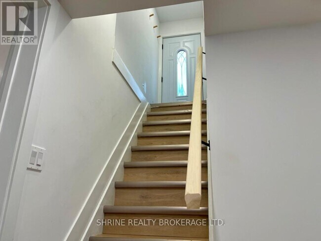 Photo - 792 Fleet St