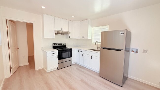 Photo - 494 Meek Ave