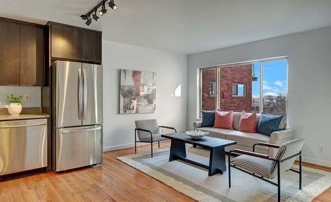 Building Photo - 330 W Olympic Pl Unit 303 Rental