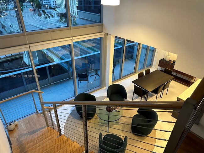 Building Photo - 200 S Biscayne Blvd Unit 703