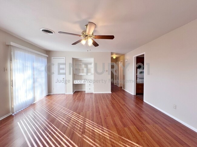 Photo - Charming 2/1/1 Duplex in DeSoto ISD For Rent!