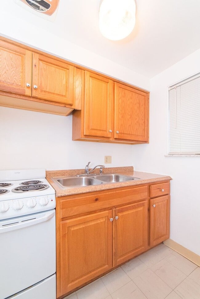 Photo - Broadway Manor Apartments