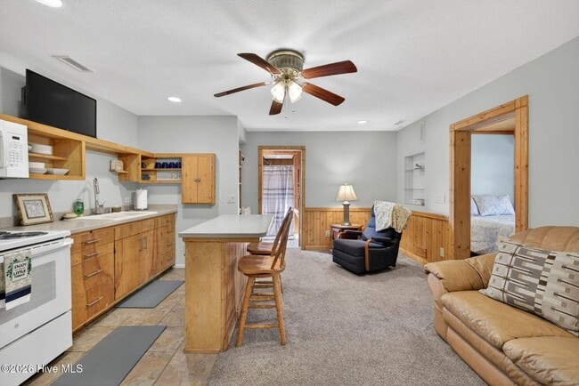 Photo - UNIQUE FURNISHED APARTMENTS WITH CUSTOM WOODWORK Unidad Downstairs -  B