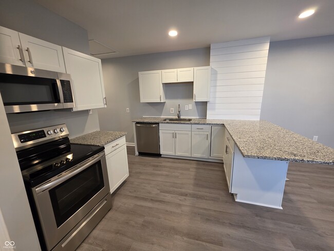 Photo - 834 Lasalle St