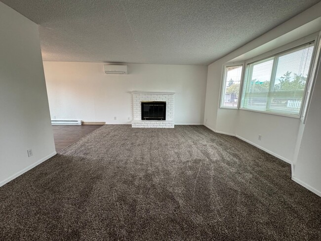 Photo - 3 Bedroom Duplex off Gilham Rd.