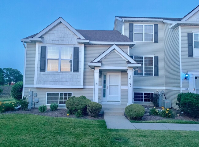 Building Photo - 1710 Fieldstone Dr N Rental
