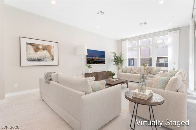 Photo - 667 Grey Saker St