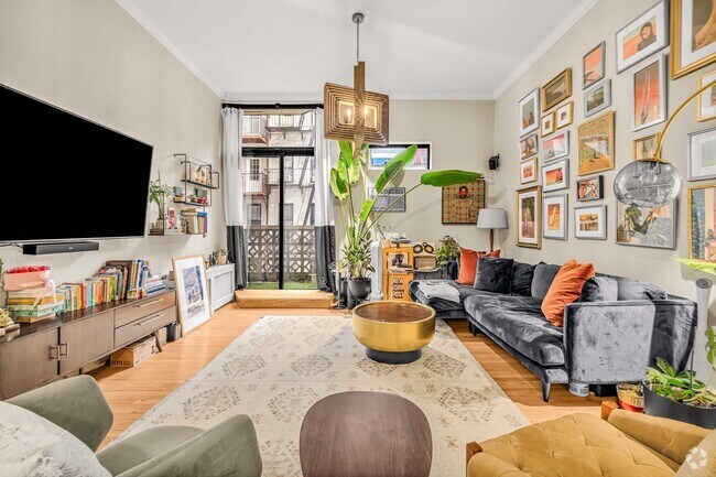 Building Photo - 215 E 24th St Rental