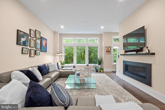 Photo - 5307 Merriam St