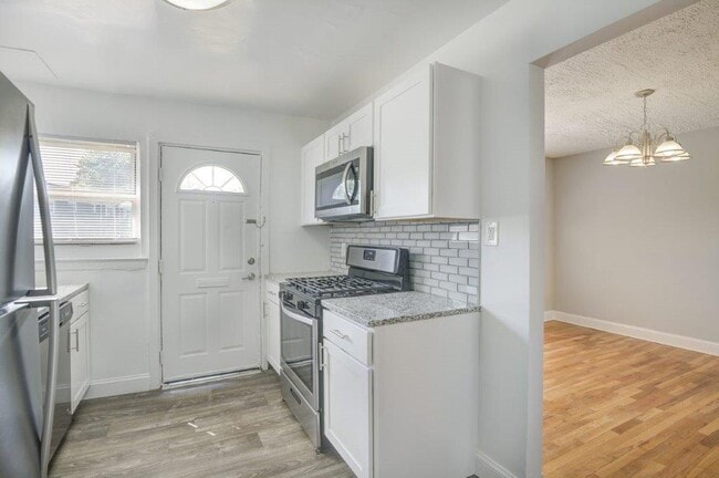 Photo - Elmwood Village Apartments and Townhomes