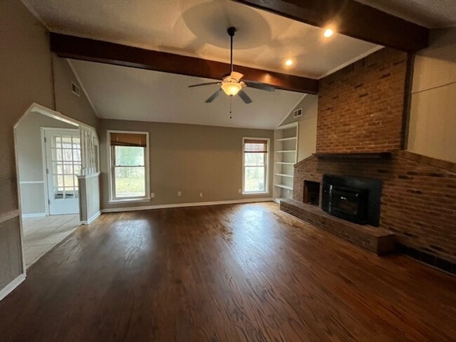 Photo - Renovated 3 Bedroom 2 Bath Home with 2 Car Garage for Rent!!