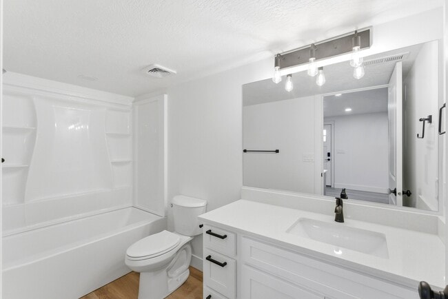Photo - 2432 W Santa Fe Dr