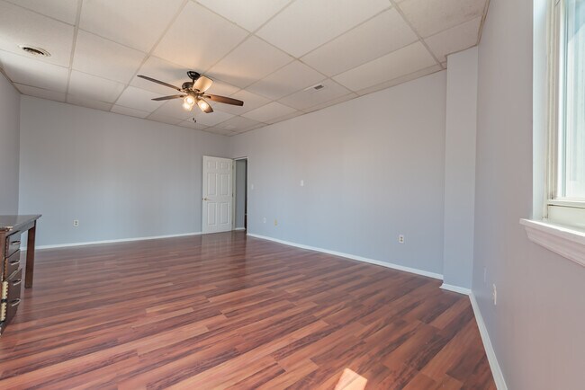 Photo - 104 N Graham Unit 1