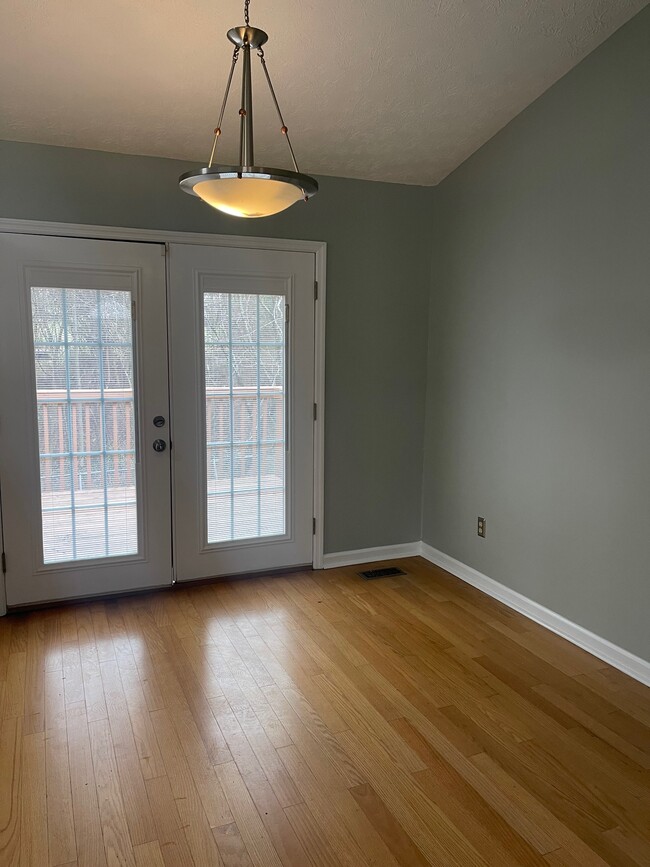 Photo - 2619 Crestpark Rd