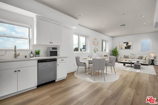 Building Photo - 4701 Saturn St