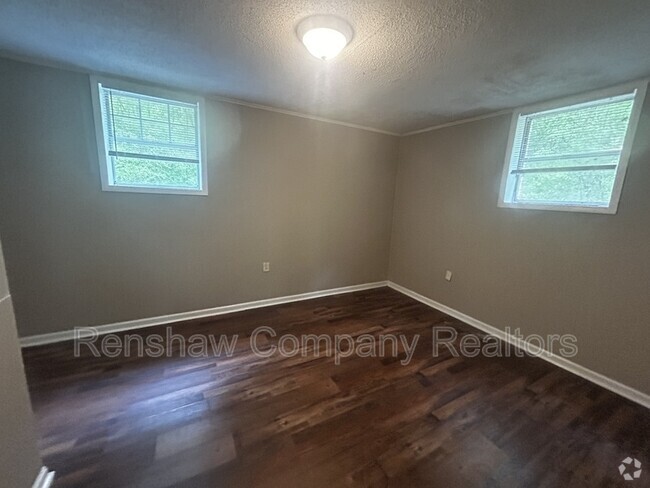 Building Photo - 3 Oakridge Dr Unit Apt B