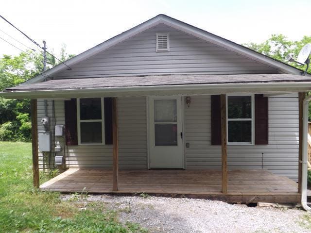 Building Photo - Cozy 2 Bedroom in Town Rental