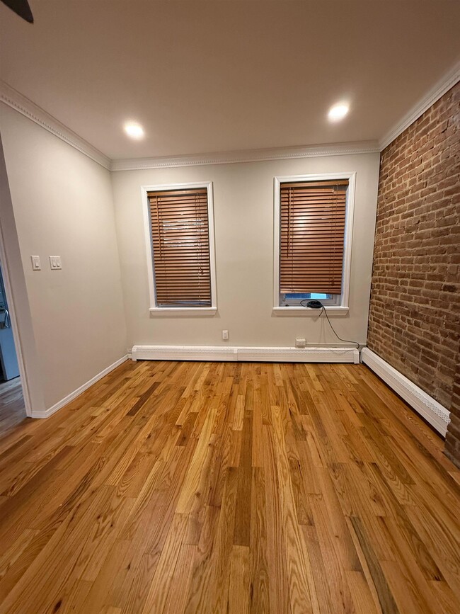 Photo - 353 5th St