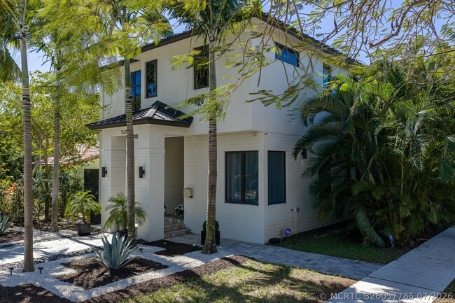 Photo - 549 NE 10th Ave