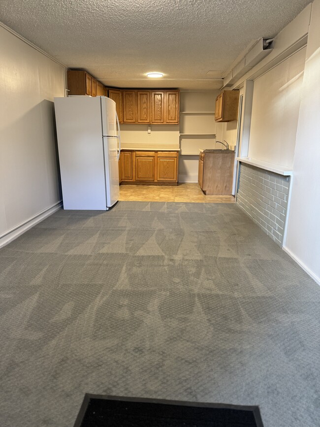 Building Photo - 3550 E Colorado Ave Unit E. Colorado Ave