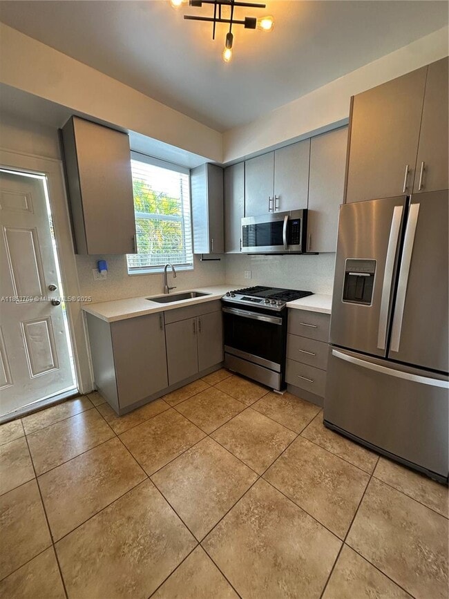Building Photo - 411 SW 19th St Unit 1 Rental