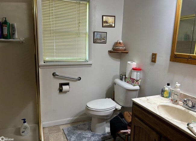 Baño - 2602 Flint Hills Dr
