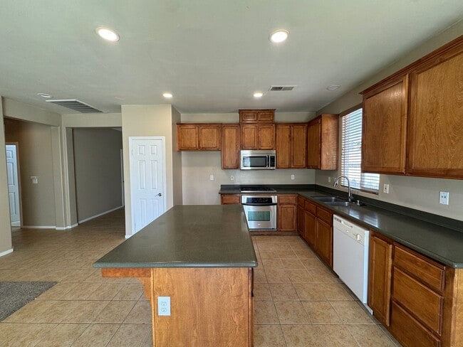 Photo - NW Bakersfield home!