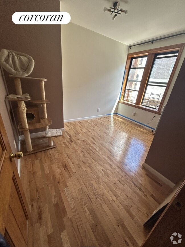 Building Photo - 2010 Ocean Ave Rental
