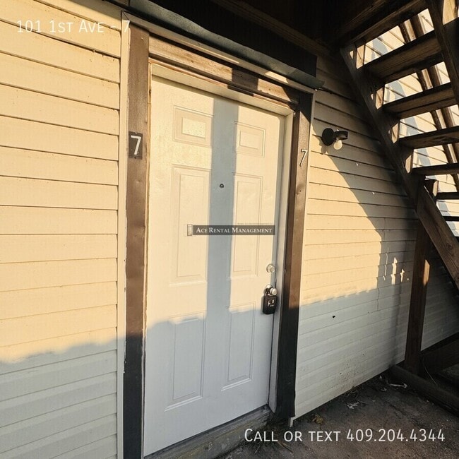 Building Photo - 101 1st Ave Unit 7