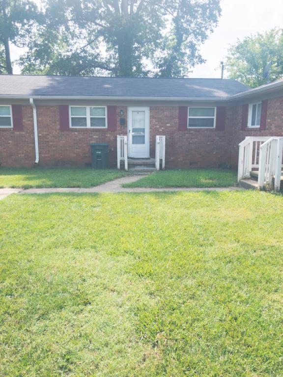 Photo - 1002 Martin Luther King Jr Dr House