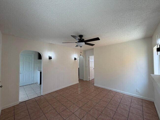 1512 E 11th St Unidad B