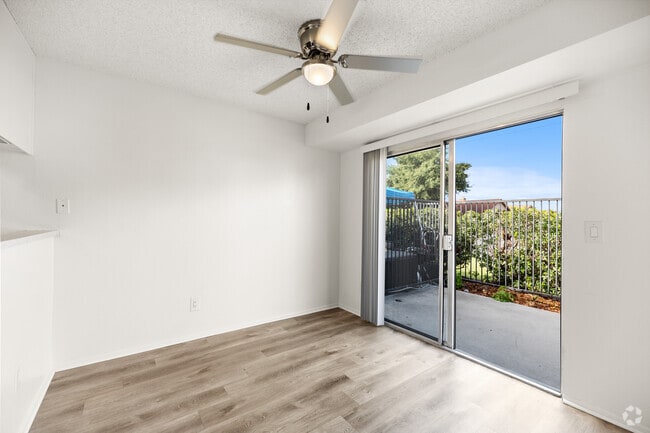 2BR, 2BA - 864 SF - Dining Room