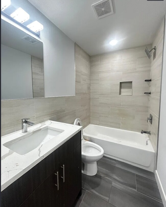 Photo - 2212 N Marshall St Unit 2