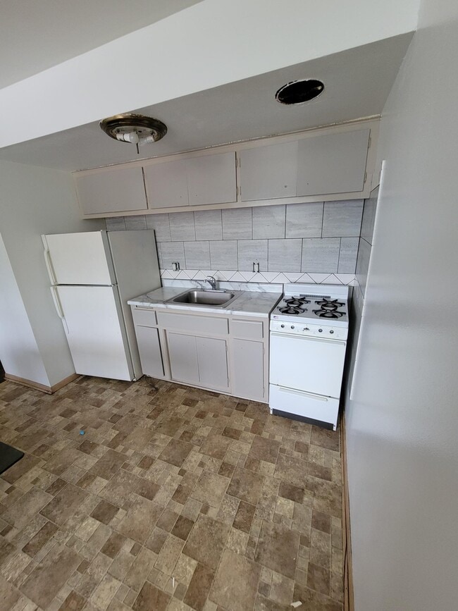 6521 - 6521 Condo Unit 17
