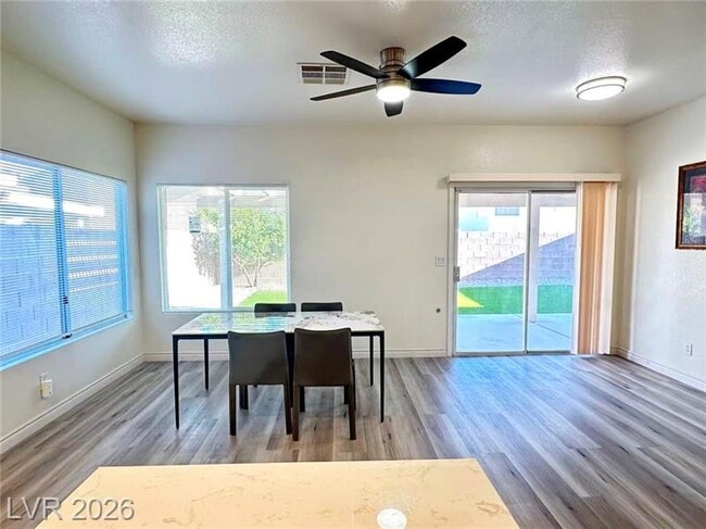 Photo - 5213 Longridge Ave