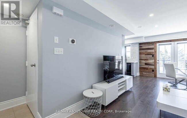 Photo - 8 - 2557 SIXTH LINE