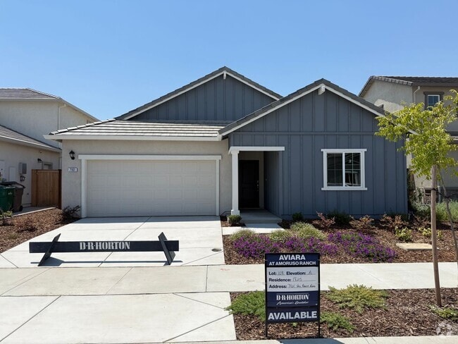 Building Photo - Beautiful 4 bed 2 bath located in West Ros... Rental