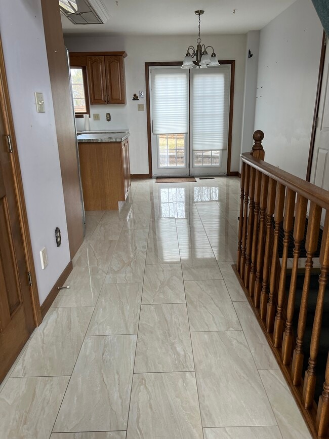 Photo - 1664 Forster Av