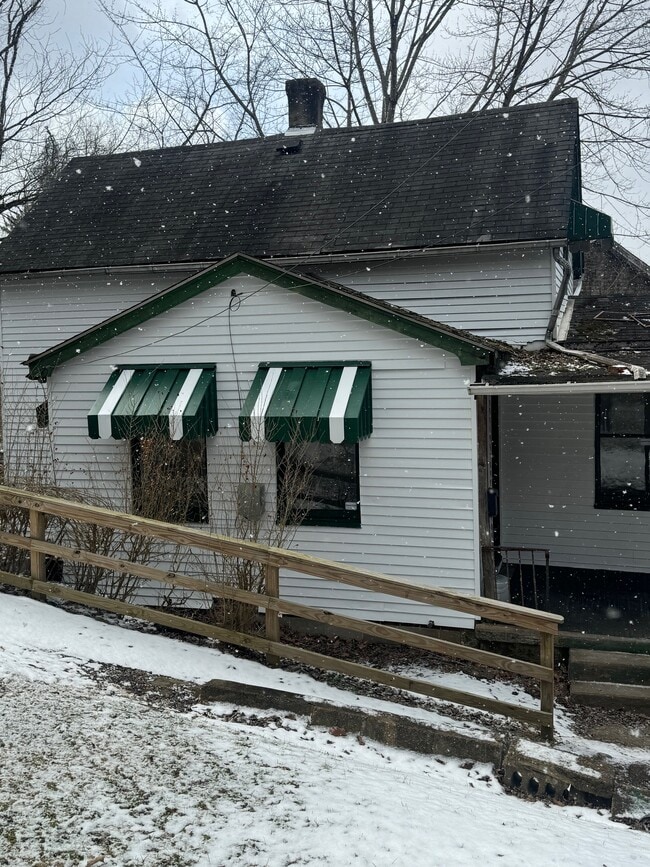 Building Photo - 595 Castle Ave