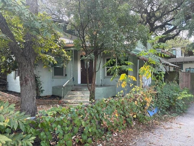 Building Photo - 413 W Annie St