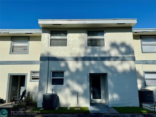 Photo - 7902 SW 8th St Casa Adosada