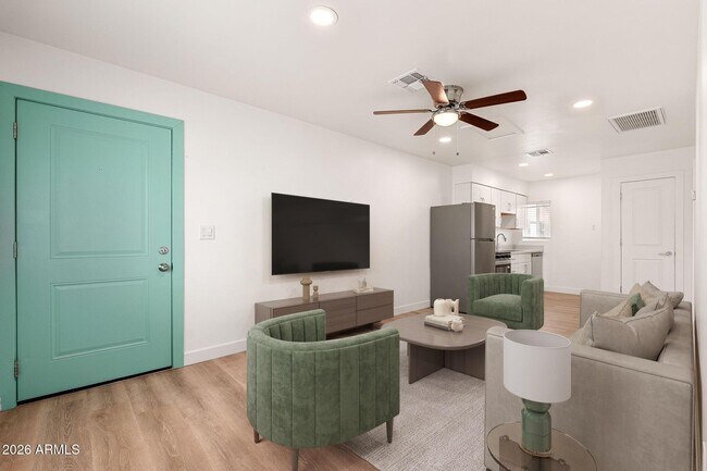 Building Photo - 1646 E McKinley St Unit Apt 4