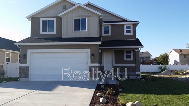 Building Photo - 34 E 300 N