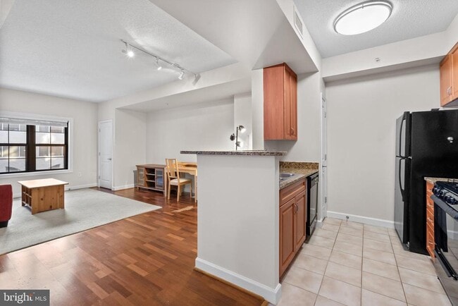 Building Photo - 1111 25th St NW Unit 512