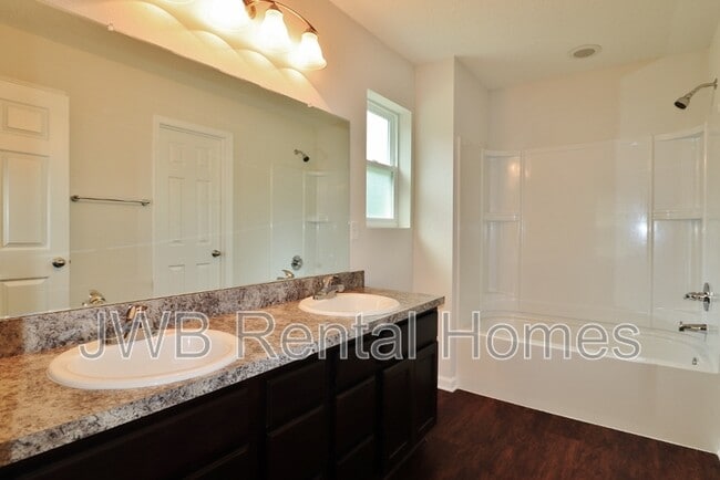 Photo - 5631 Leslie Rd