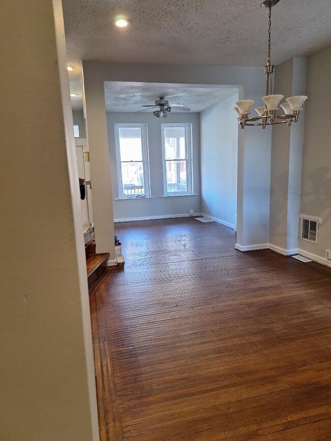 Photo - 5 Bedroom home available now in York!